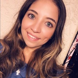 Meet your Posher, Desiree'